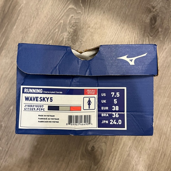 Mizuno Wavesky Running Shoe - Picture 4 of 4